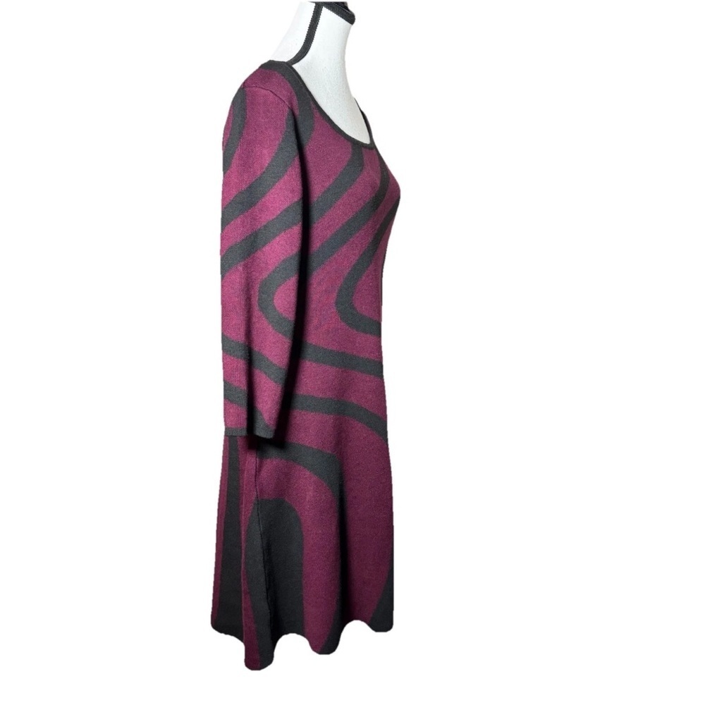 Nina Leonard Sweater Dress M Burgundy Black Swing Fit Flare Stripe 3/4 Sleeve - Picture 3 of 7
